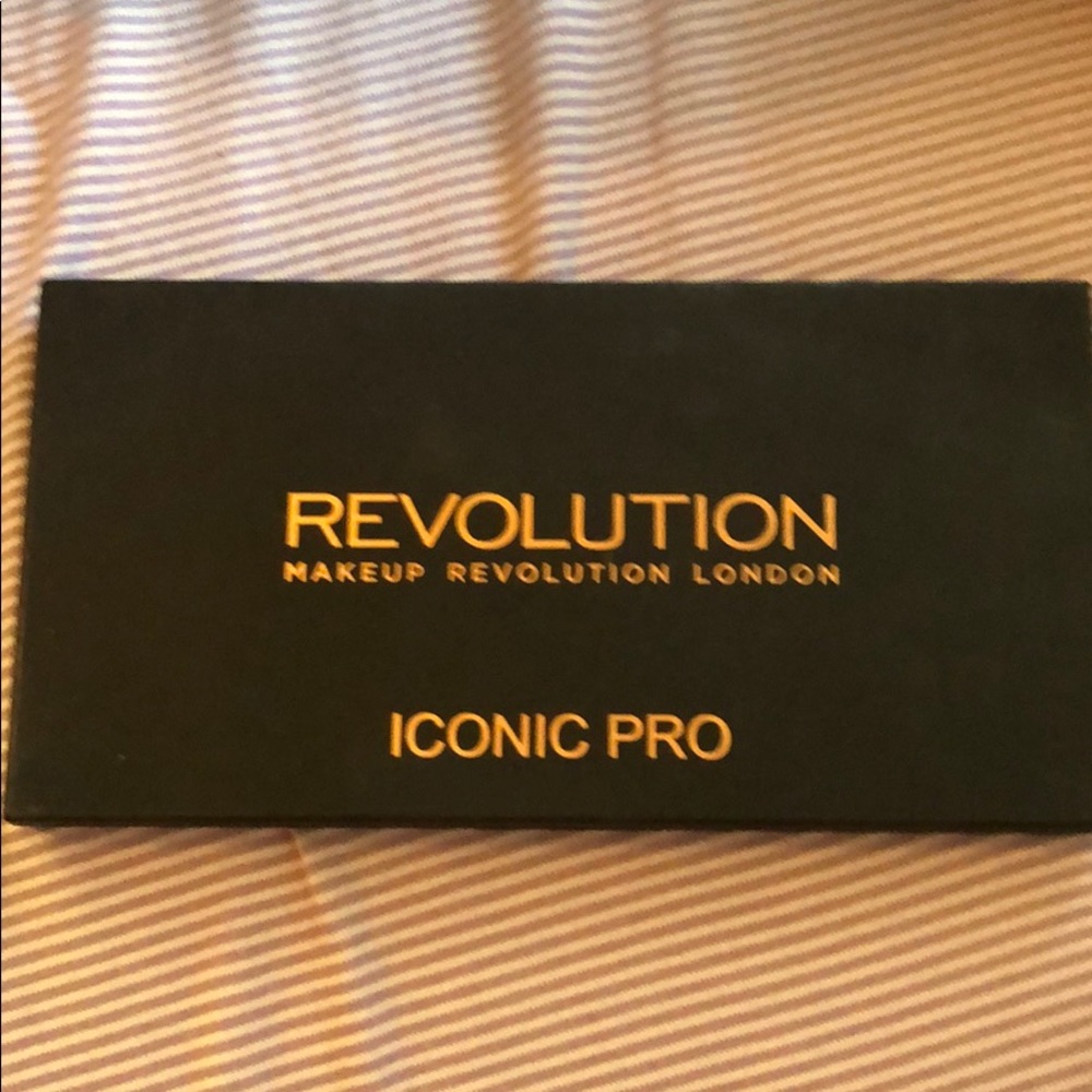 Makeup Revolution London Iconic Pro Salvation